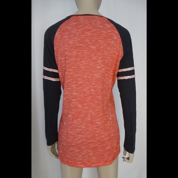 NHL Chicago Hockey Blackhawks Long Sleeve, V-Neck Top (Tiny Pin-Hole at Front) - Picture 3 of 10